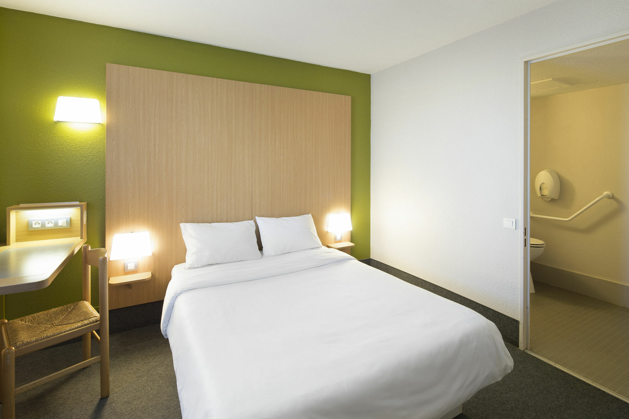 B&B Hotel Rennes Ouest Villejean エクステリア 写真